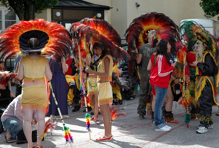050618_203.jpg - Förberedelse inför karnevalståget