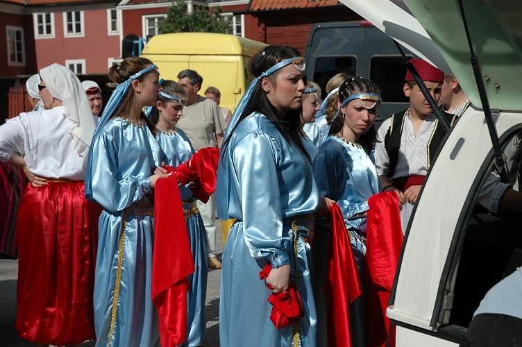 050618_205.jpg - Förberedelse inför karnevalståget