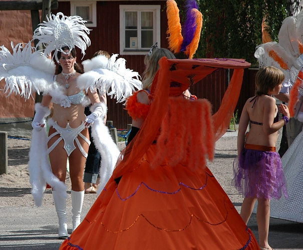 050618_206.jpg - Förberedelse inför karnevalståget