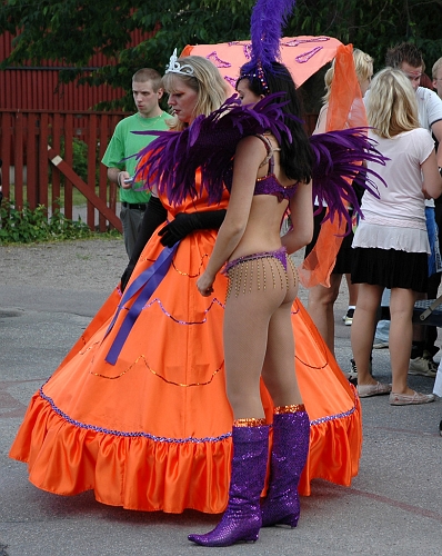 050618_210.jpg - Förberedelse inför karnevalståget