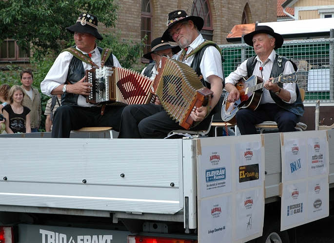 050618_230.jpg - Folkdansspelemän