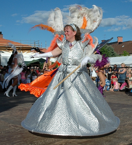 050618_011.jpg - Dansuppvisning av Nyköpings Sambagrupp