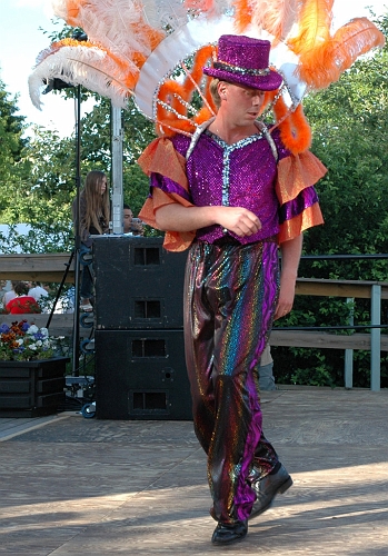 050618_016.jpg - Dansuppvisning av Nyköpings Sambagrupp