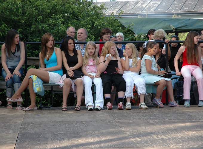 050618_028.jpg - Publik vid dansuppvisningen