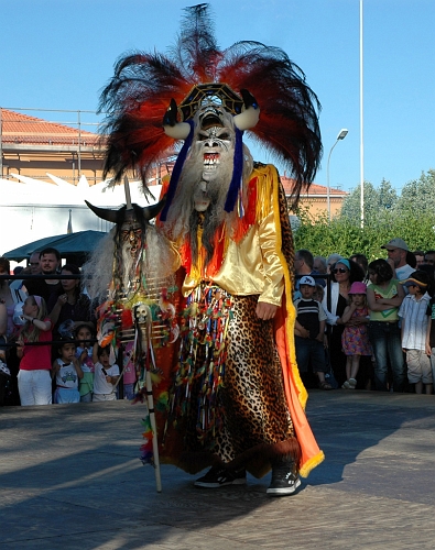 050618_039.jpg - Dansuppvisning av Bolivianska Föreningen i Eskilstuna