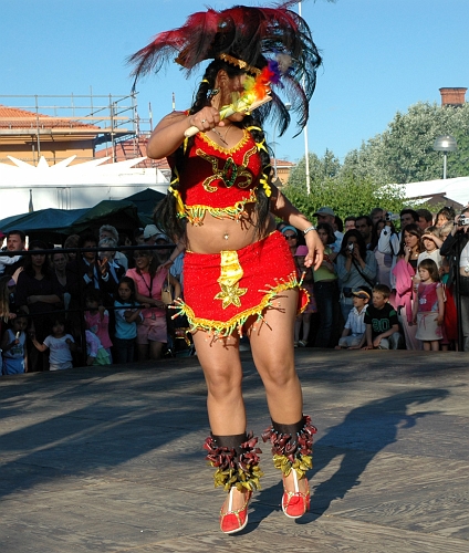 050618_042.jpg - Dansuppvisning av Bolivianska Föreningen i Eskilstuna