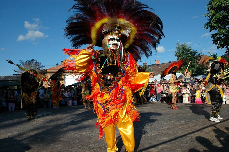 050618_045.jpg - Dansuppvisning av Bolivianska Föreningen i Eskilstuna
