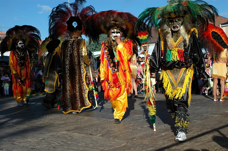 050618_051.jpg - Dansuppvisning av Bolivianska Föreningen i Eskilstuna