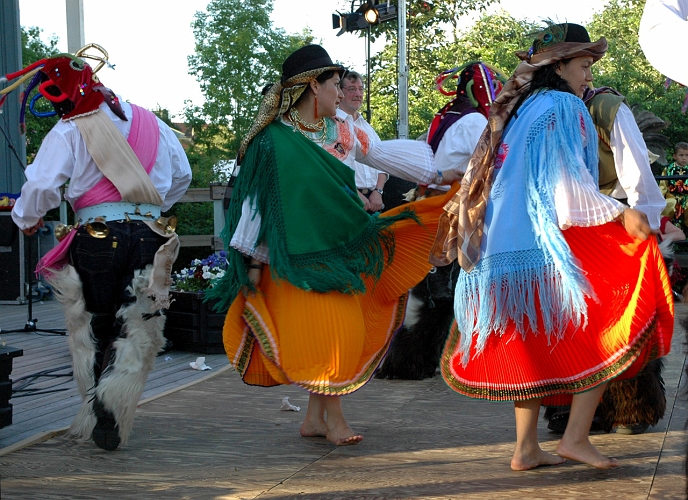 050618_072.jpg - Dansuppvisning av gruppen Ecos del Ecuador från Stockholm
