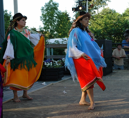 050618_073.jpg - Dansuppvisning av gruppen Ecos del Ecuador från Stockholm