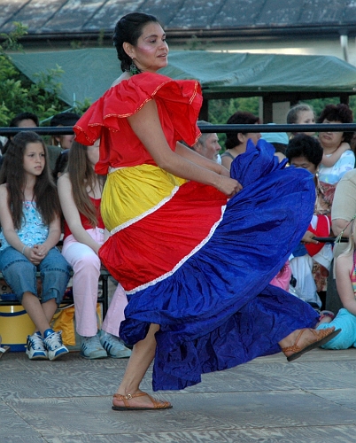 050618_084.jpg - Dansuppvisning av Salvadoransk Mytologi