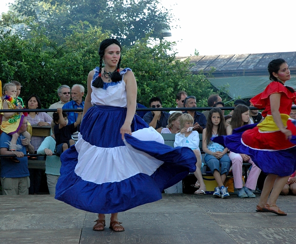 050618_094.jpg - Dansuppvisning av Salvadoransk Mytologi