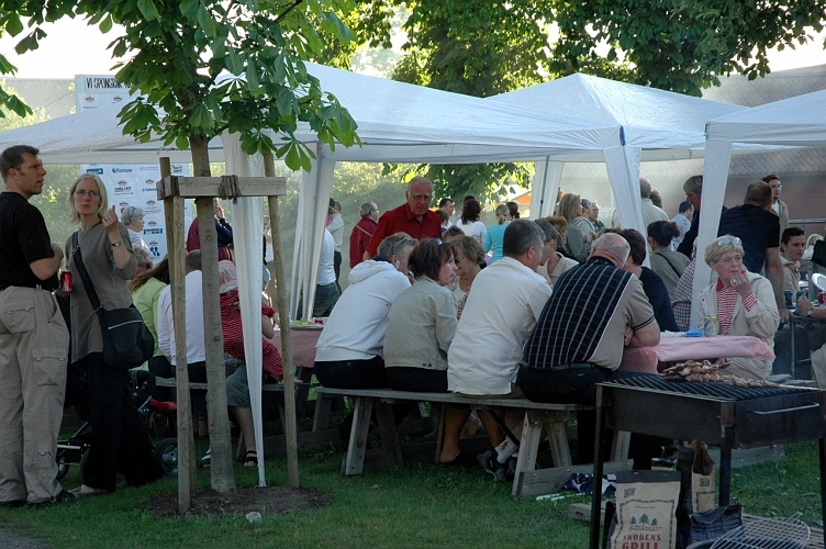 050618_110.jpg - Mattält i Ahlöfsparken