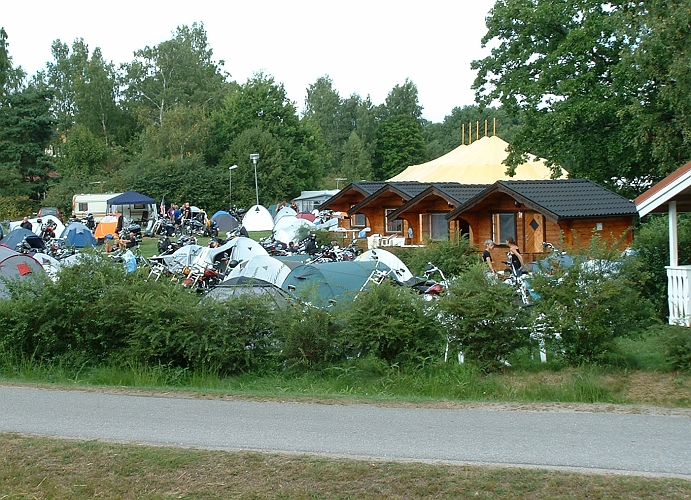 2003_0808_06.JPG - Campingområde