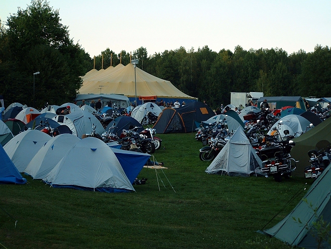 2003_0808_20.JPG - Festplatsen