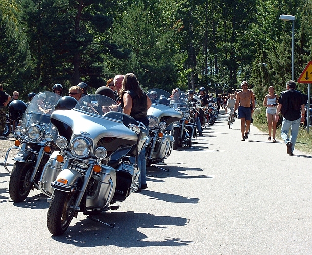 2003_0809_21.JPG - Uppställning inför turen genom Arboga