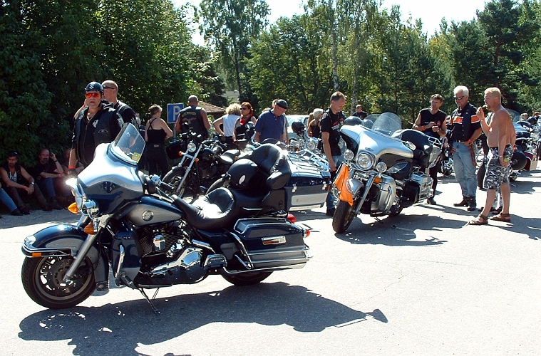 2003_0809_22.JPG - Uppställning inför turen genom Arboga