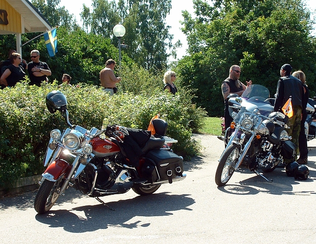 2003_0809_26.JPG - Uppställning inför turen genom Arboga