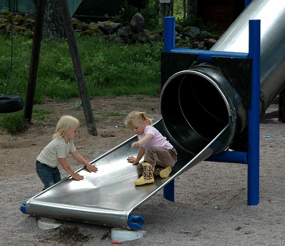 2005_0625_155057AA.JPG - Rebecka åker rutchkana