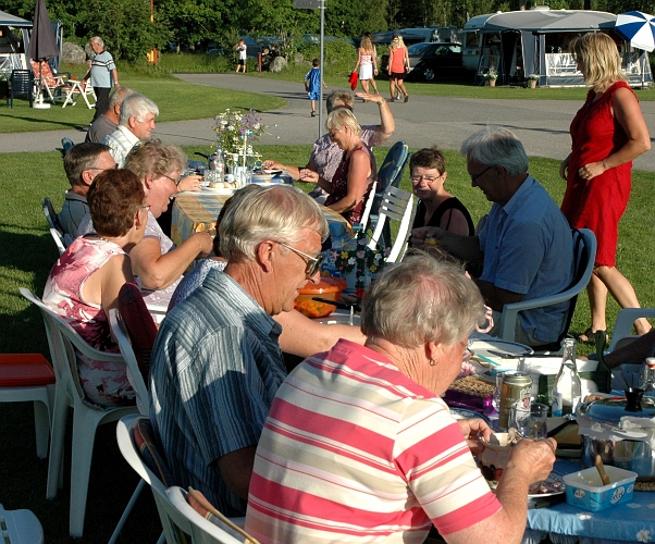 2005_0624_190536AA.JPG - Midsommarkväll på Herfallet