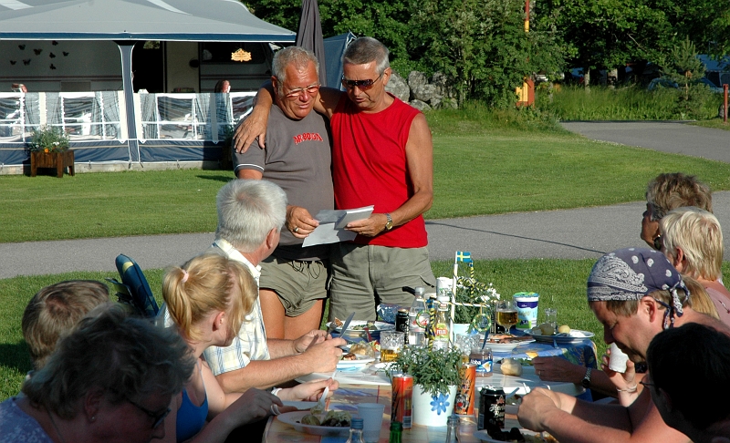 2005_0624_191346AA.JPG - Nu är det dags för sång