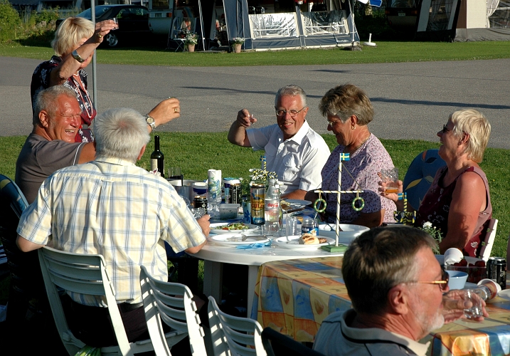 2005_0624_193751AA.JPG - Skål