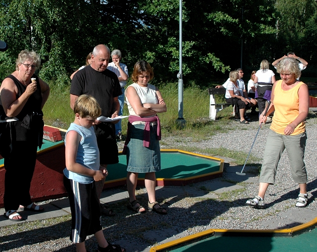 2005_0625_180146AA.JPG - Som protokollförare gäller det ha koll på alla slagen