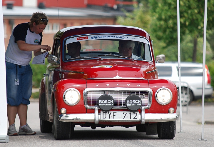 2010_0717_00-01.JPG - Nr.247 Sven-Erik Gårdebäck och Göran Eriksson SMK Nyköping, Volvo PV 544