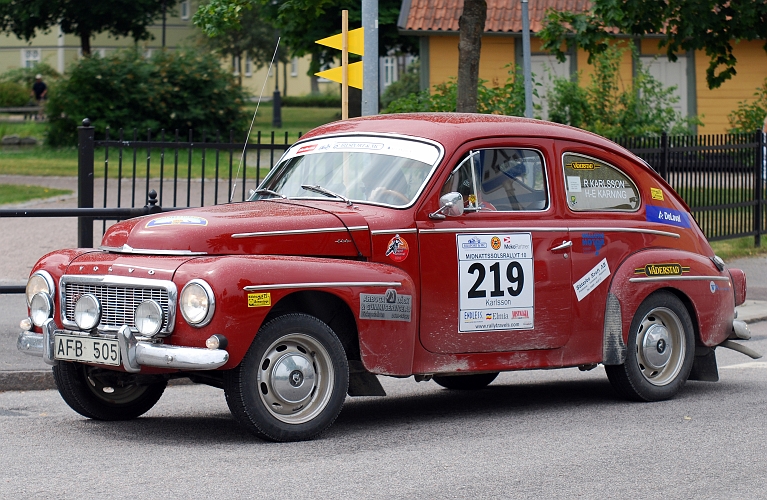2010_0717_00-03.JPG - Nr.219 Rolf Karlsson och Lisbeth Johansson SMK Arboga, Volvo PV 544 Sport