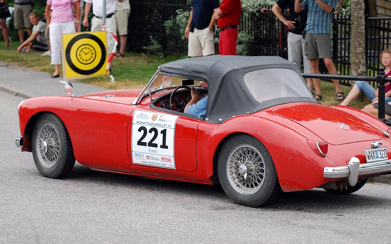 2010_0717_00-26.JPG - Nr.221 Peter Fixell och Ingrid Veiret Kolsva MS, MG MGA