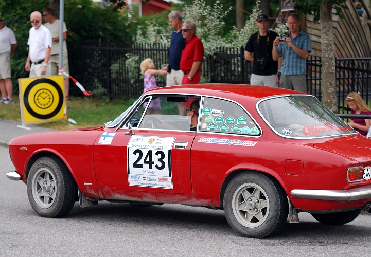 2010_0717_00-28.JPG - Nr.243 Olli Mikkilä och Jukka Silvasti Savigliano Corse, Alfa Romeo GT Junior
