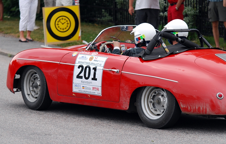 2010_0717_00-35.JPG - Nr.201 Douglas Kennborn och Berne Kennborn Sportvagnsklubben Göteborg, Porsche 356A Speedster. 2:a i Regularity Klass 1 - without trip