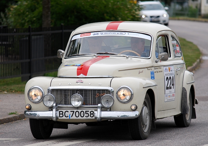 2010_0717_00-50.JPG - Nr.224 Åsmund Kleve och Jan Egil Jensen NAF A&B Motorsport, Volvo PV 544. 2:a i Regularity Klass 2 - with trip