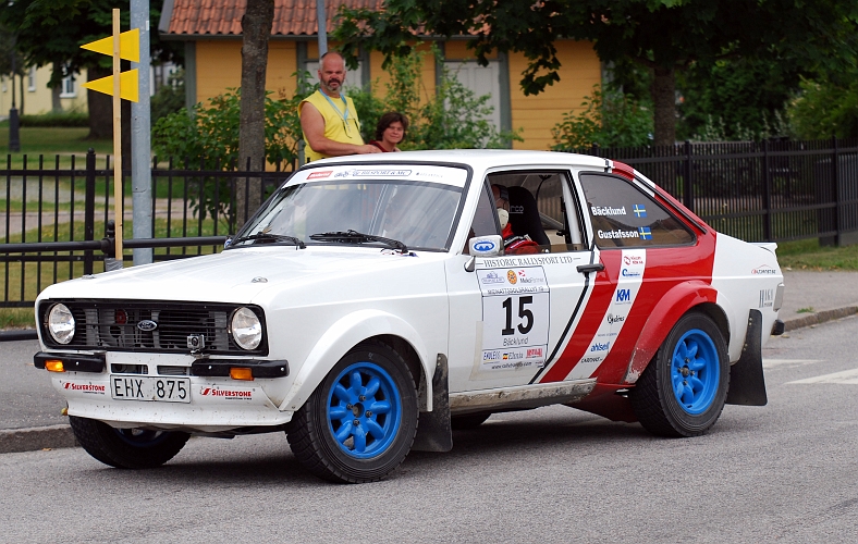 2010_0717_01-04.JPG - Nr.15 Kenneth Bäcklund och Bengt-Arne Gustafsson Vara MK, Ford Escort RS 1800. Totalsegrare i Midnattssolsrallyt - Historic