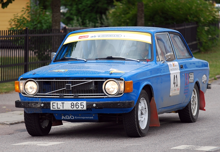 2010_0717_01-14.JPG - Nr.41 Anders Olsson och Claes Rundlöf Vaxholms MK, Volvo 142 S