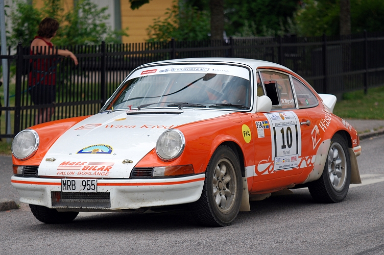 2010_0717_01-15.JPG - Nr.10 A Mats Myrsell och Sven Arne Karlsson SMK Hedemora, Porsche 911 Carrera RS. Snabbast i "Porsche-klassen".