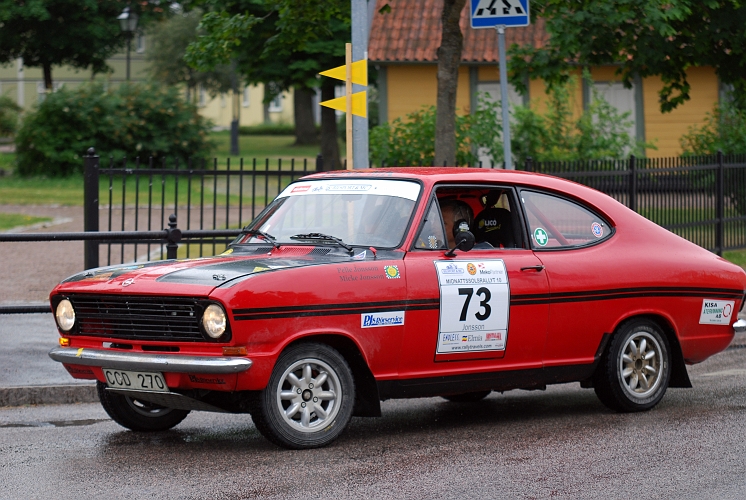 2010_0717_01-63.JPG - Nr.73 Pelle Jonsson och Mikael Jonsson Ydre MK, Opel Kadett Rally