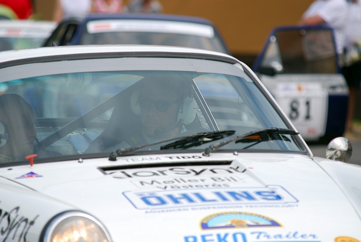 2010_0717_03-25.JPG - Omstart för nr.67 Mikael Persbrandt och Martin Torsler, Porsche 911 Carrera RS