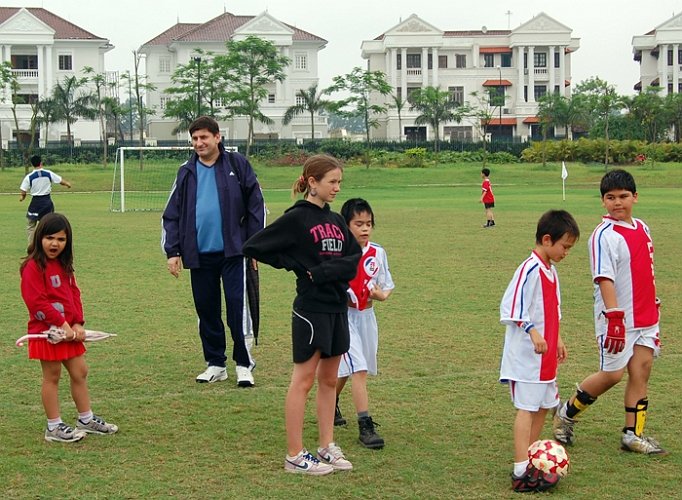 Fotboll-UNIS-Hanoi-004