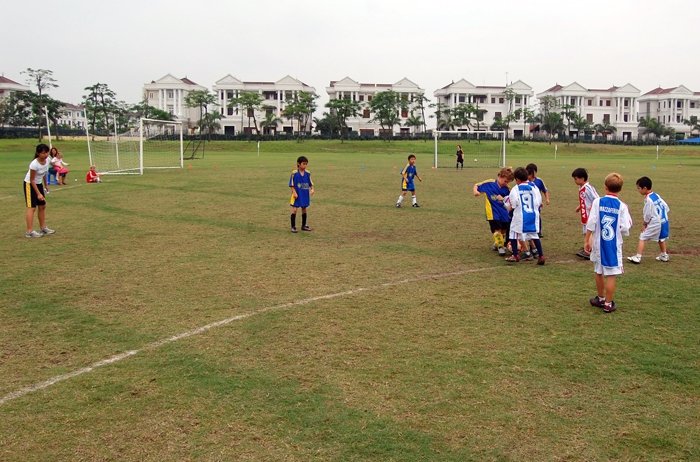Fotboll-UNIS-Hanoi-005