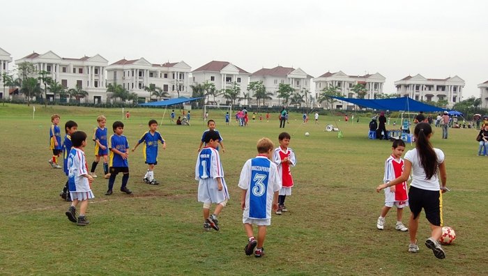 Fotboll-UNIS-Hanoi-008