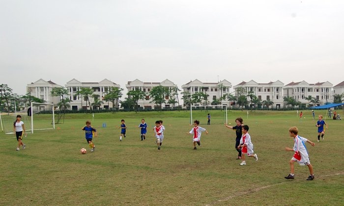 Fotboll-UNIS-Hanoi-011