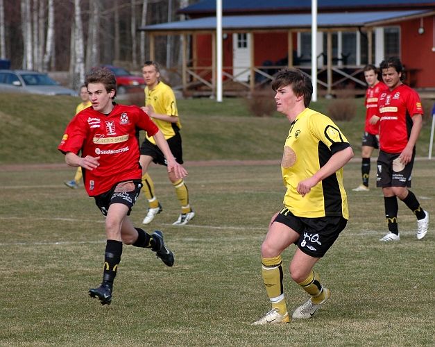 2007_0331_17.JPG - Och södras Viktor Svensson kom också in i 2:a halvlek