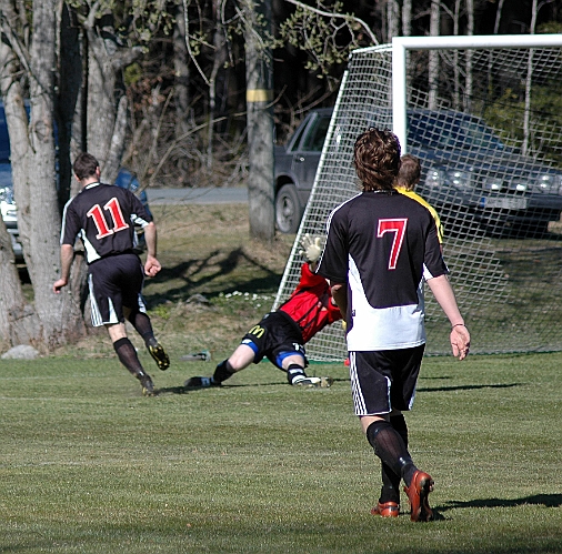 2007_0414_10.JPG - Södra's målvakt Glenn Schön gjorde en hel del fina räddningar