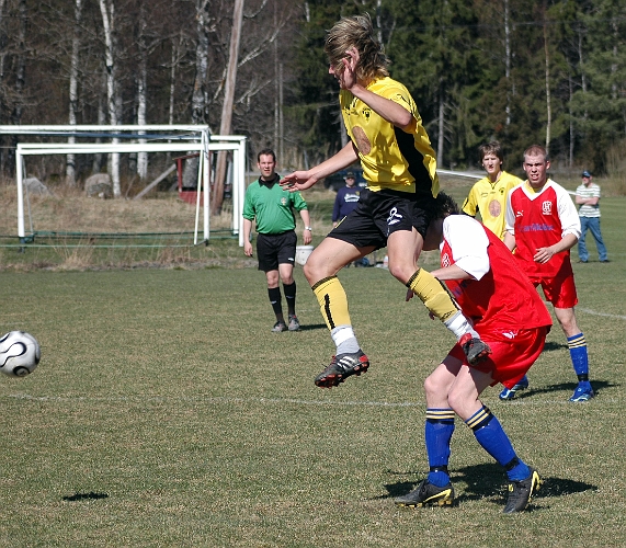 2007_0415_04.JPG - Jocke Bohman var pigg värre i början av matchen