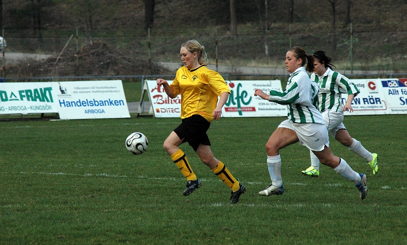 2007_0425_02.JPG - Här är det full fart framåt för södras anfallare