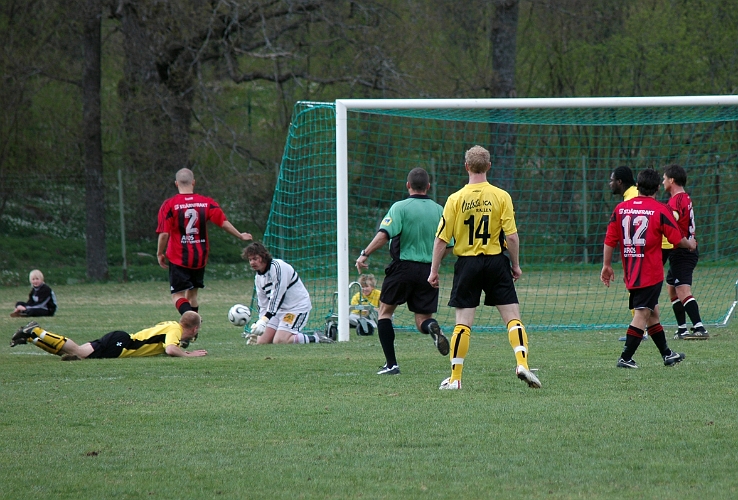 2007_0428_08.JPG - Arbogas Johan Svensson ville gärna haft straff i denna situation