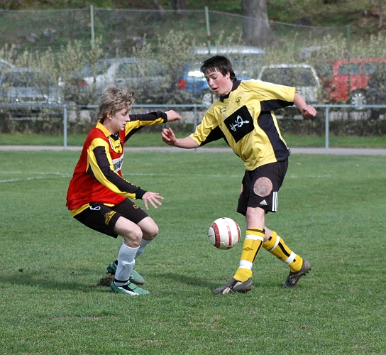 2007_0429_04.JPG - Olle Andersson utmanar sin motståndare