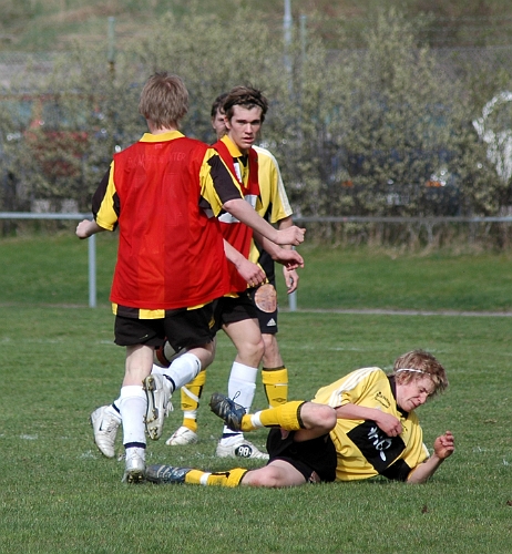 2007_0429_10.JPG - Hårda tag i arbogas försvarsarbete