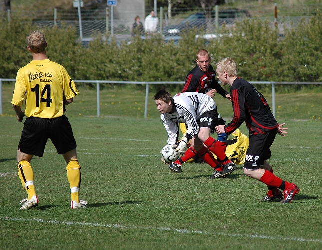 2007_0512_12.JPG - Skultunas "reservmålvakt" gjorde ett bra inhop i 2:a halvlek